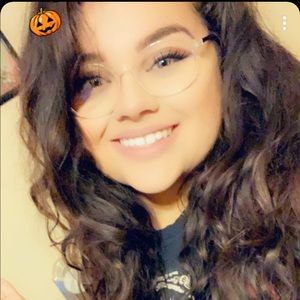 Meet your Posher, Amelia